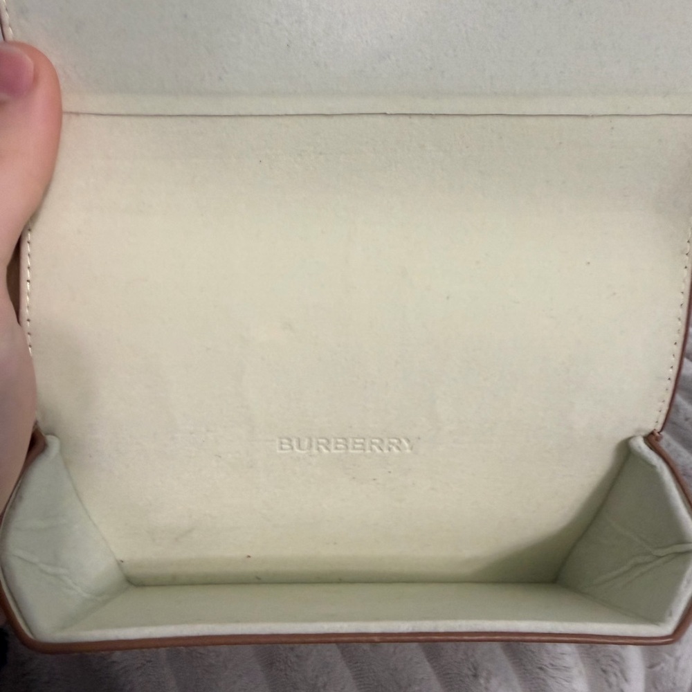 Burberry brown oversized Sunglasses - Picture 9 of 10